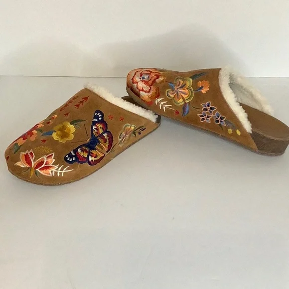 BRAND NEW JOHNNY WAS EMBROIDERED SHERPA CLOGS SIZE 7 - Picture 2 of 6